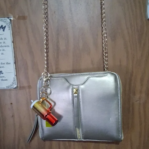 Giani Binni Metallic Gold Chain Crossbody Bag with Front Pocket NWT - Picture 1 of 9